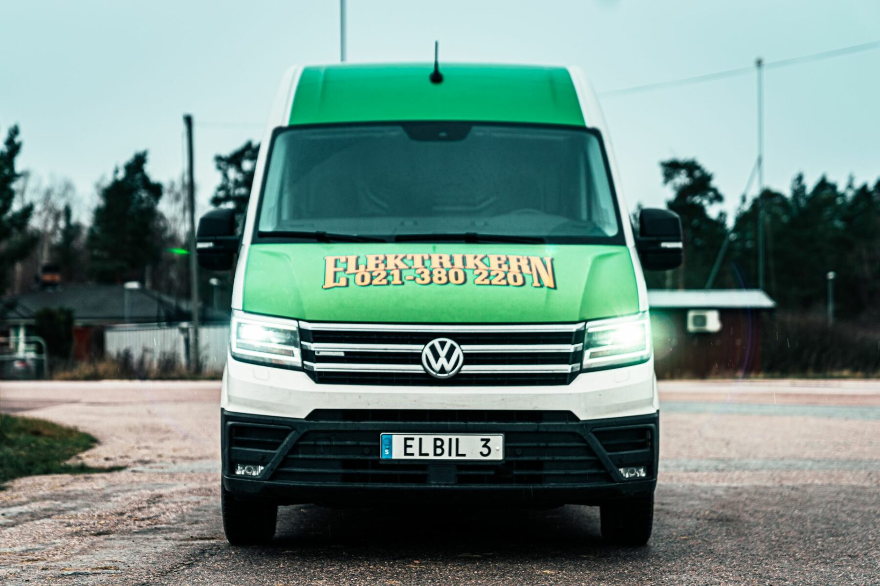 Elbils buss som det står Elektrikern på