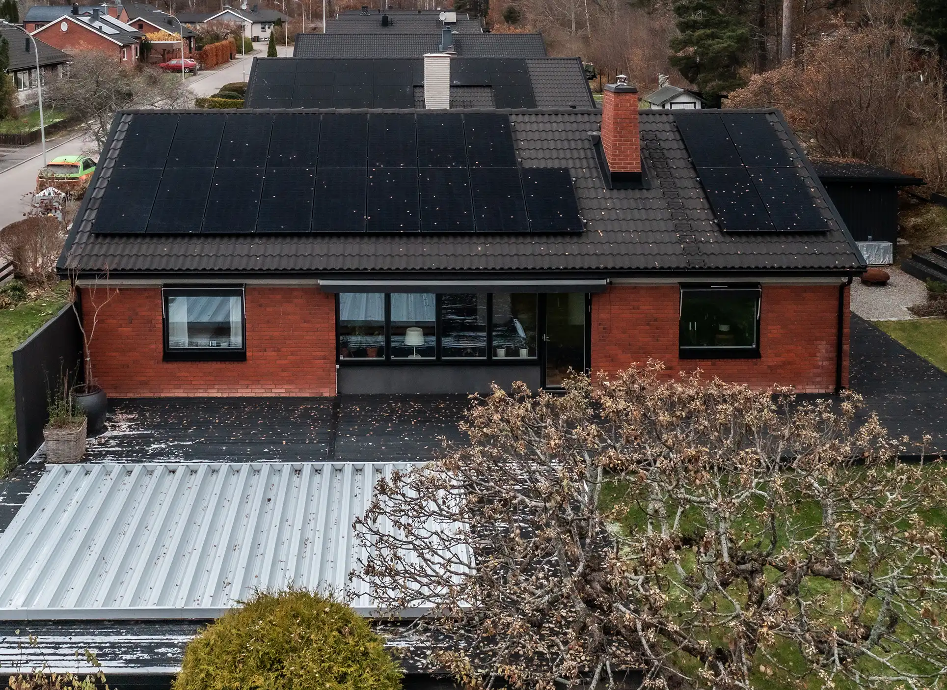 Privatbostad med solpaneler på taket